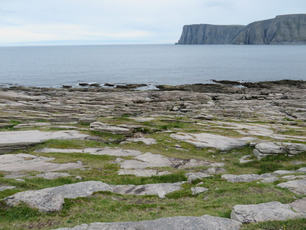 Blick auf den Nordkappfelsen vom Knivskjellodden